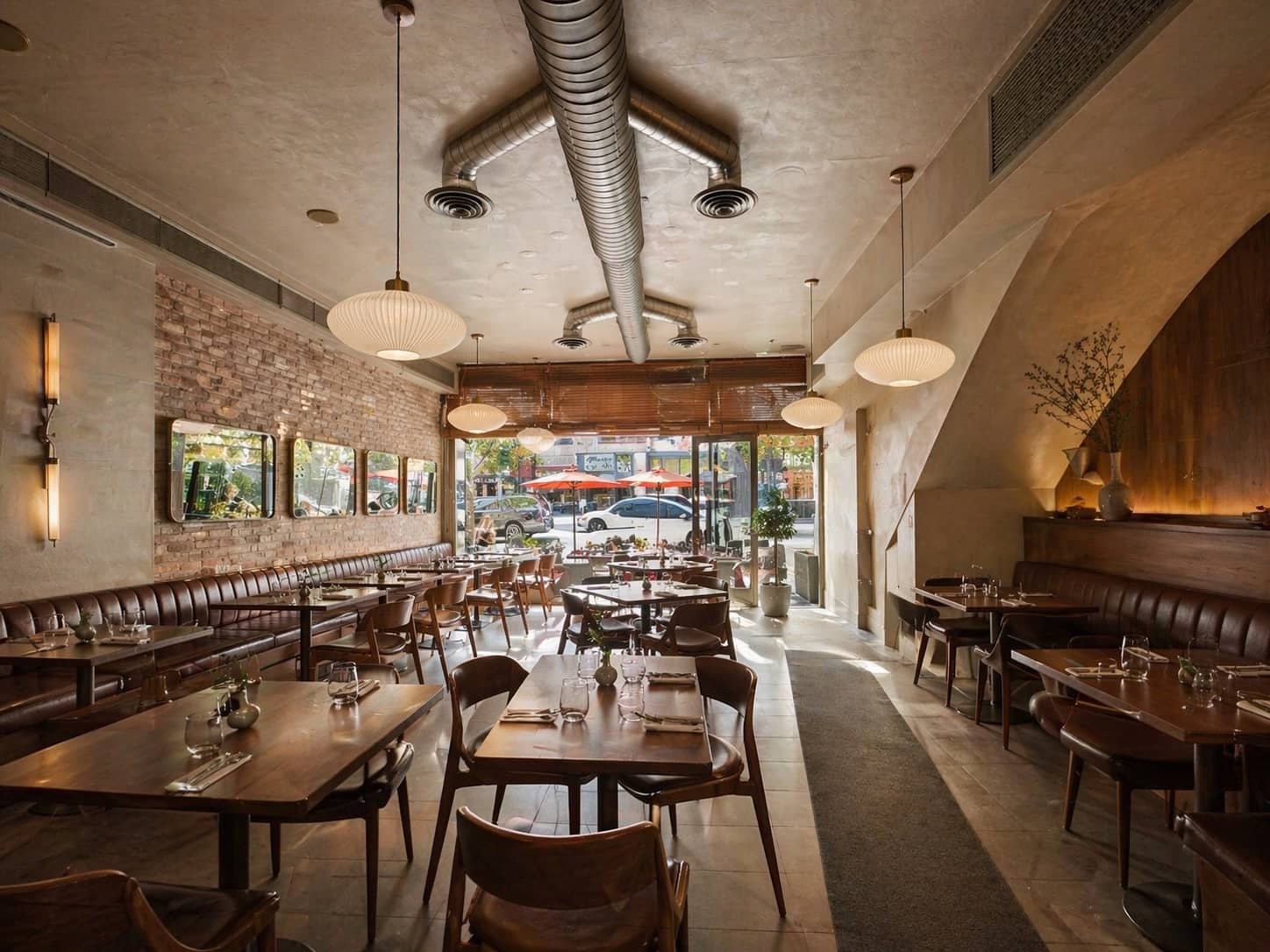 Le Yard’s dining room filled with soft daylight